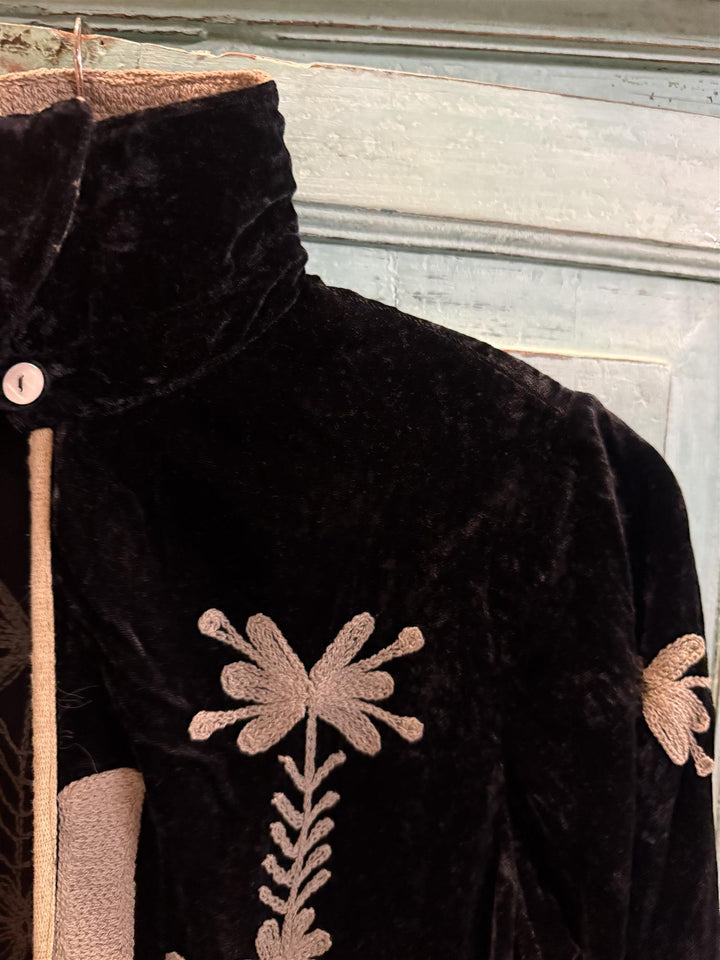 Velvet lang jakke med broderier midnattblå