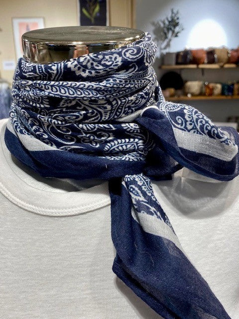 Skjerf blue paisley