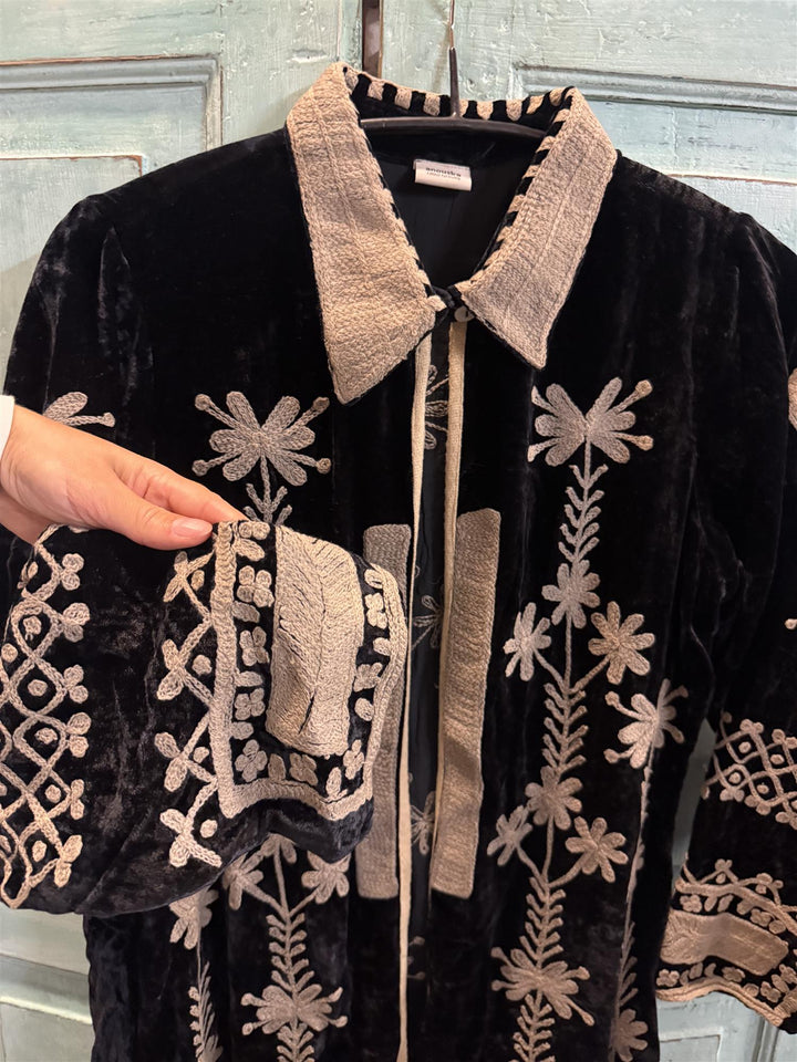 Velvet lang jakke med broderier midnattblå