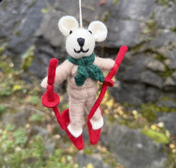 Juletrepynt mus på ski