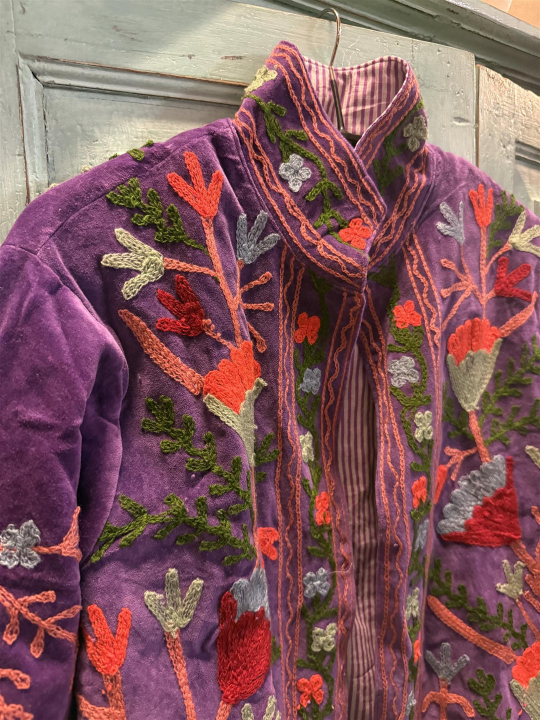 Anouska jakke velur med broderier lilla m rødt/oransje broderi
