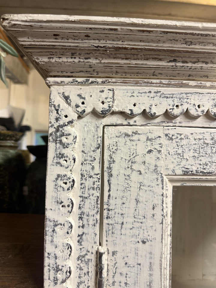 Skap vintage med glass hvitt