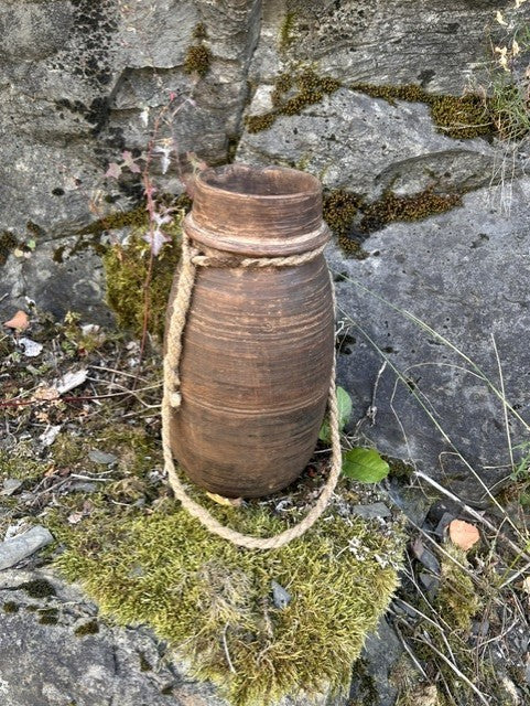 Trepotte brun med tau dekor H29 cm