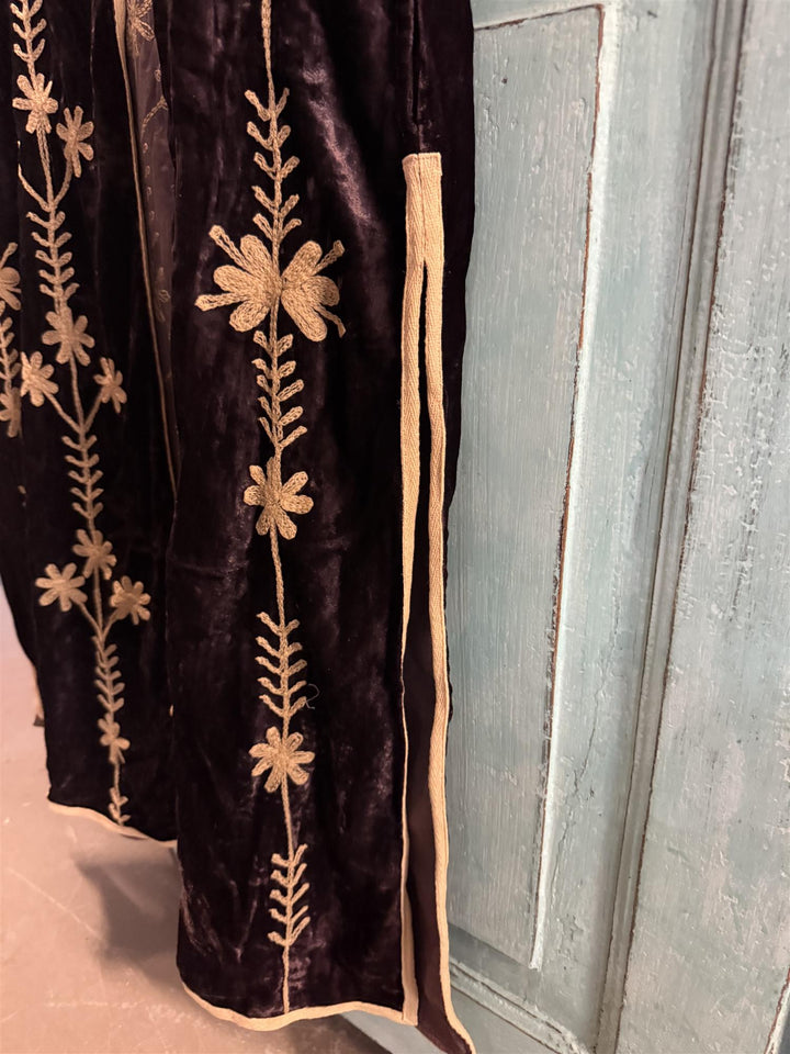 Velvet lang jakke med broderier lilla