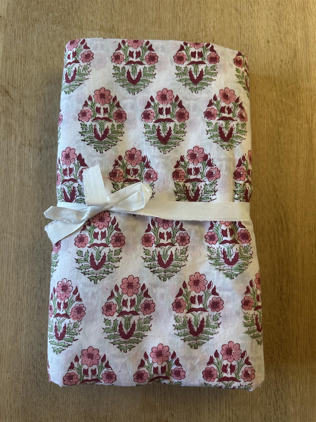 Blokktrykket stoff i metervare 10 meter lengde white