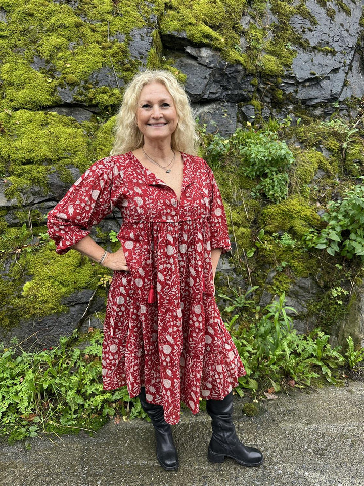 Malou smekkekjole rød