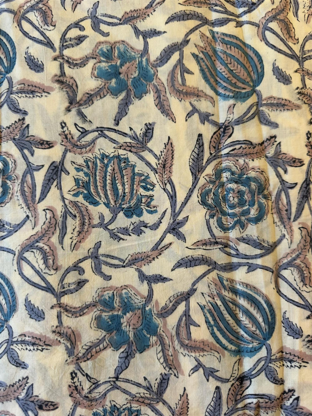 Blokktrykket stoff i metervare 10 meter lengde cream