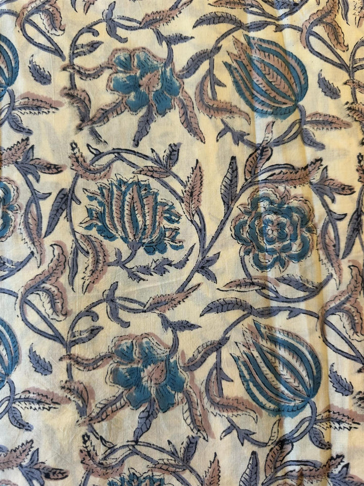 Blokktrykket stoff i metervare 10 meter lengde cream