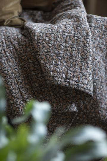 Quilt 130x180 cm sort med minimønster