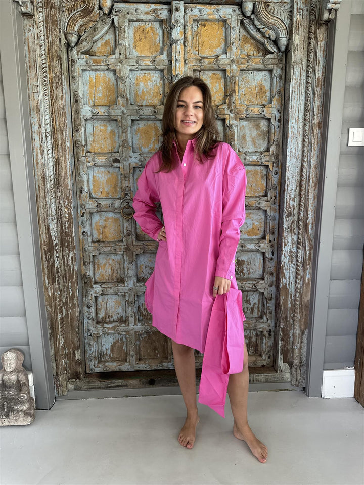 Tina skjortekjole med belte pink