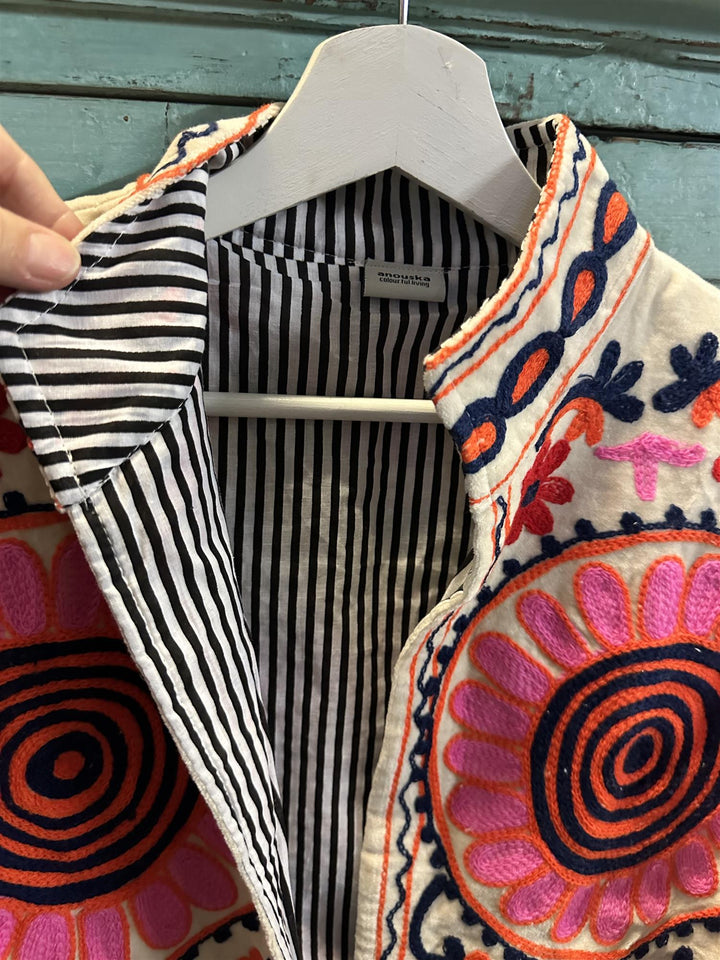 Anouska jakke velur med broderier off white neon pink
