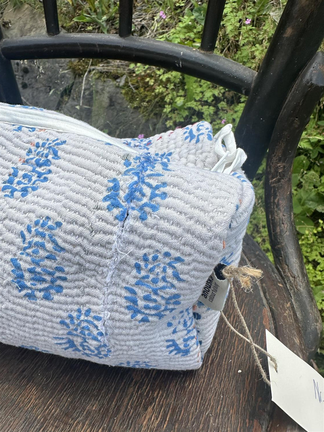 Toalettmappe M vintage kantha stoff hvit Nr 2