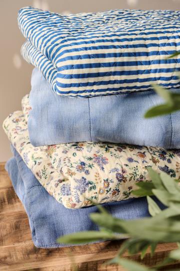 Quilt 130x180 cm med lilla og brune blomster