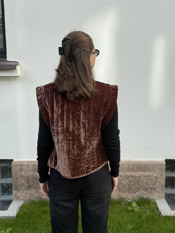 Erika vest velur brun