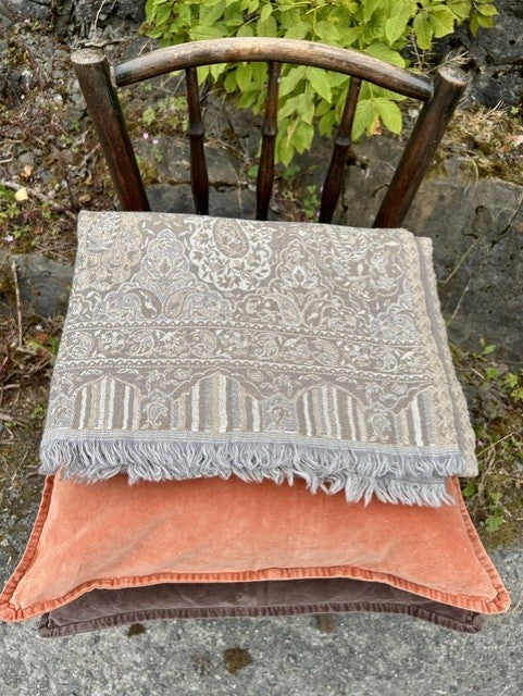 Jaquard pledd beige