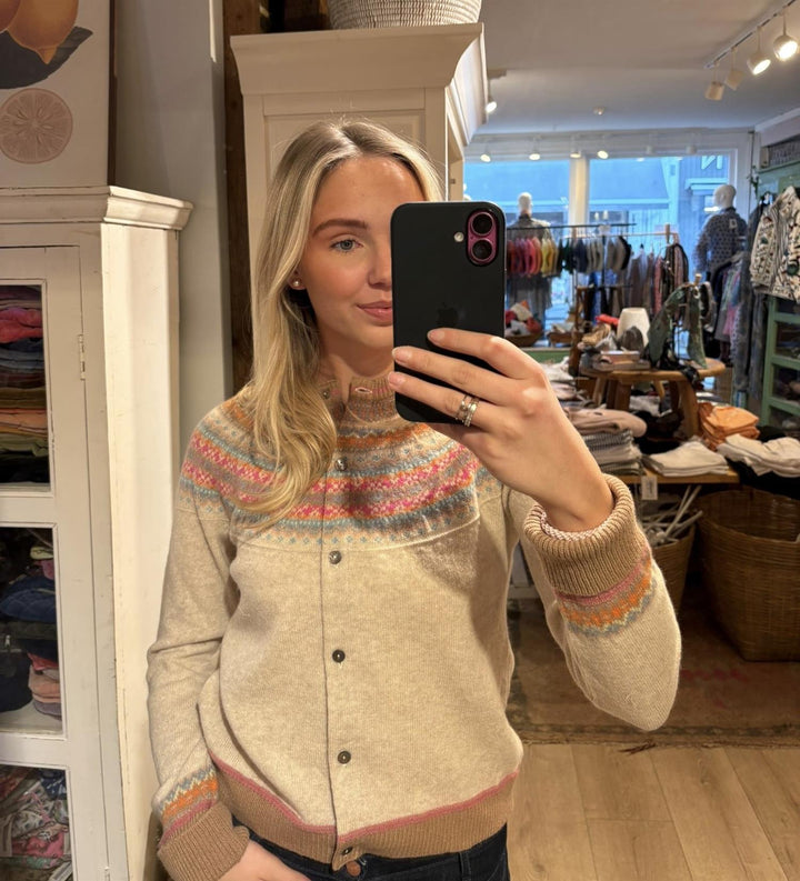 Alpine cardigan romance