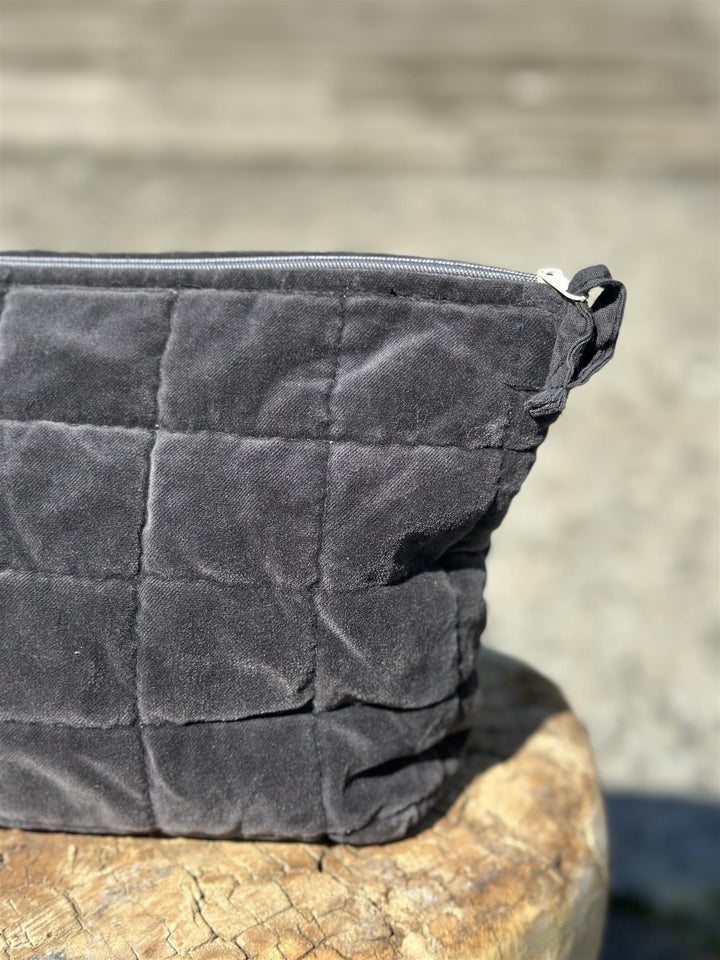 Toalettmappe velur washed black
