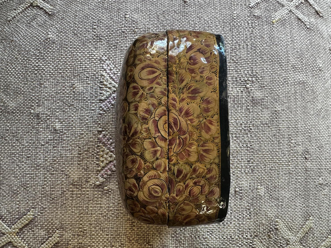 Pappmaché boks med håndmalt dekor Nr 1