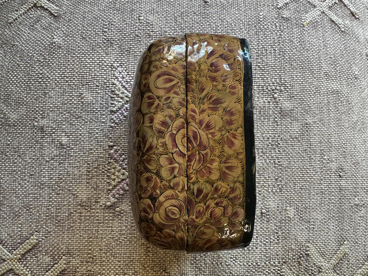 Pappmaché boks med håndmalt dekor Nr 1