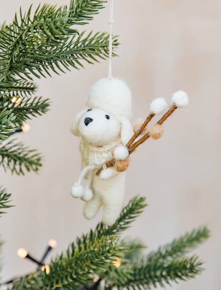 Juletrepynt puddel med grener