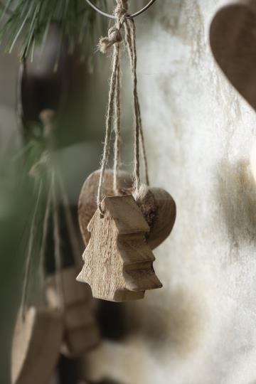 Lubbent juletre med jutesnor