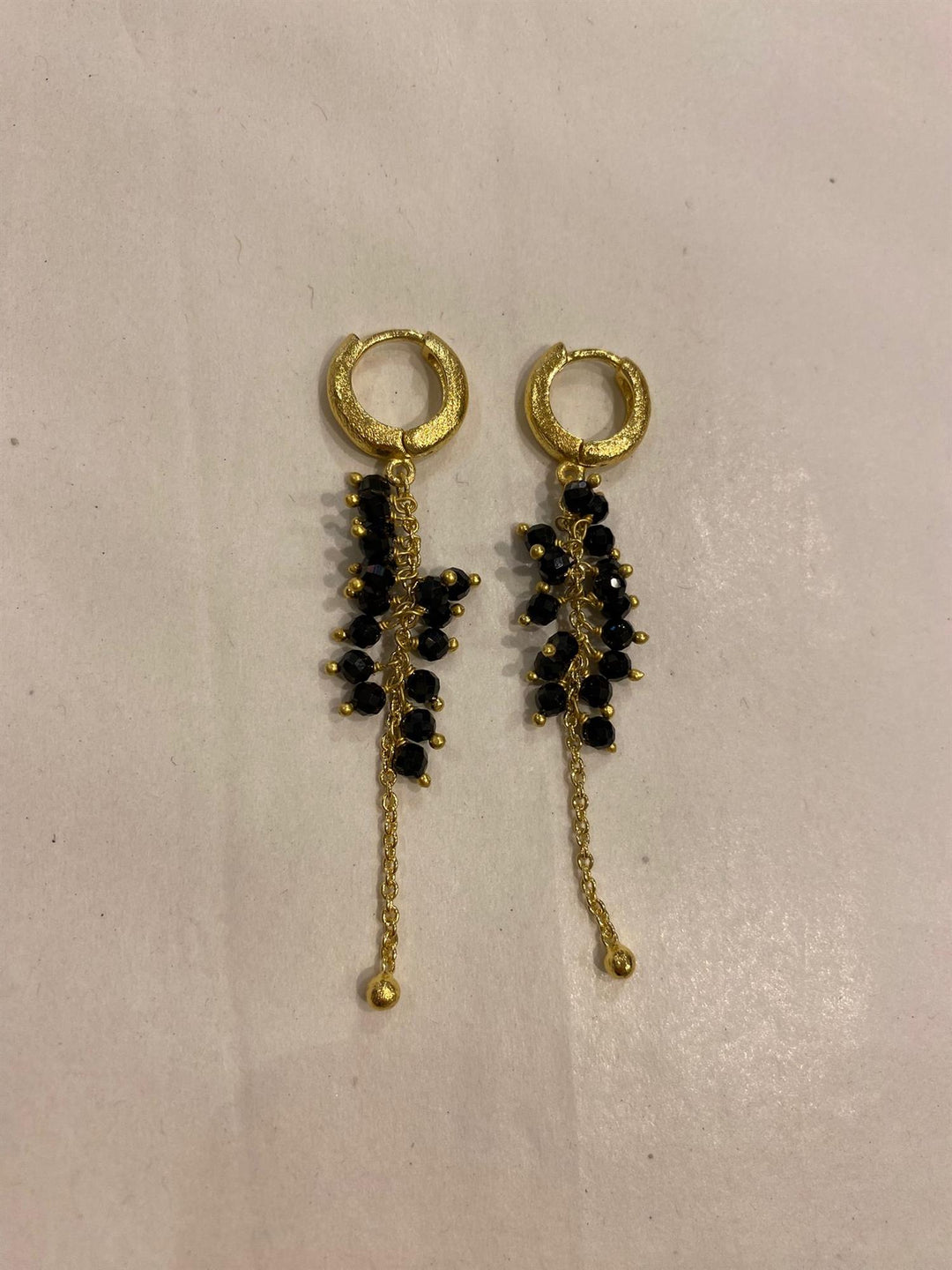 Lina hoop øredobber black spinel gullforgylt