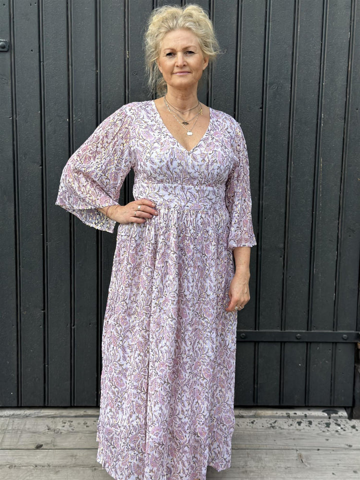 Ea lang kjole med gulltråd white purple