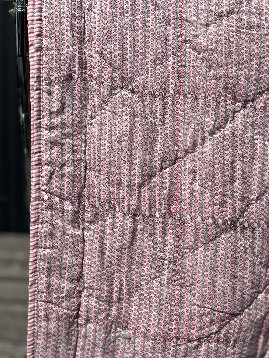 Quilt 150 x 220 cm hvit med rosa blomster