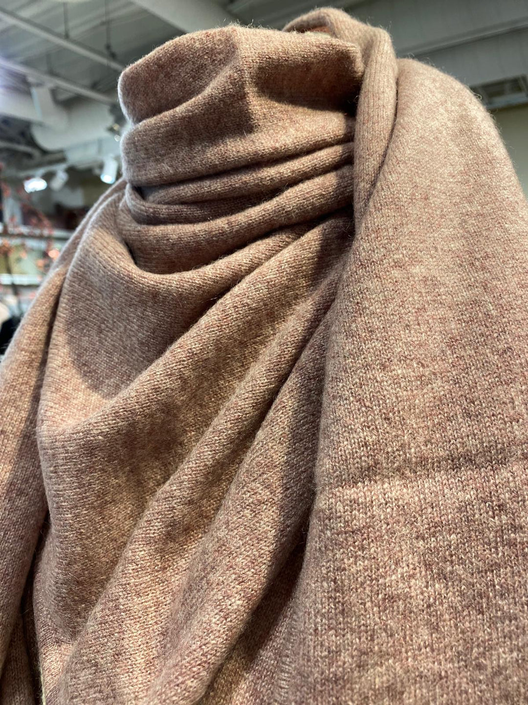 Eleonore stort trekantkjerf 100% cashmere granit