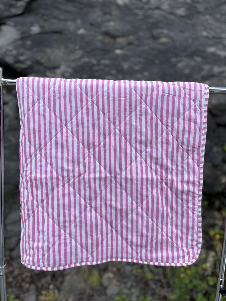 Vendbart quilt small 100 x 150 cm pink/ white / stripe