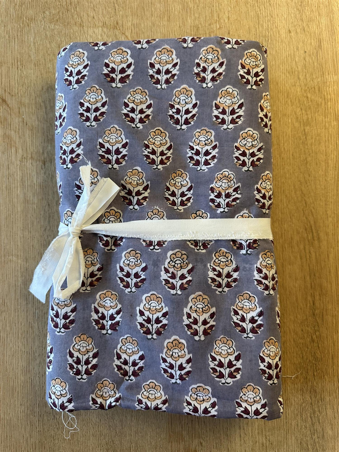 Blokktrykket stoff i metervare 10 meter lengde grey