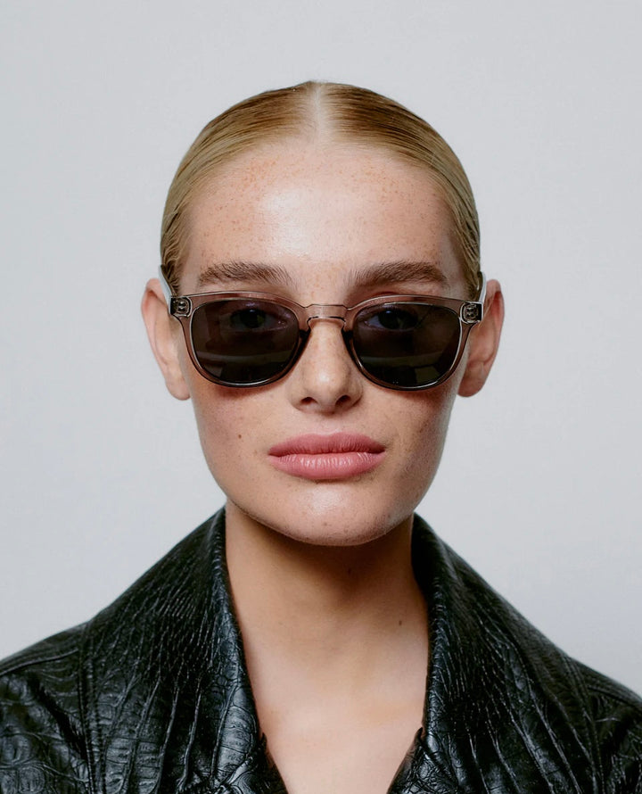 Solbrille Bate grey transparent
