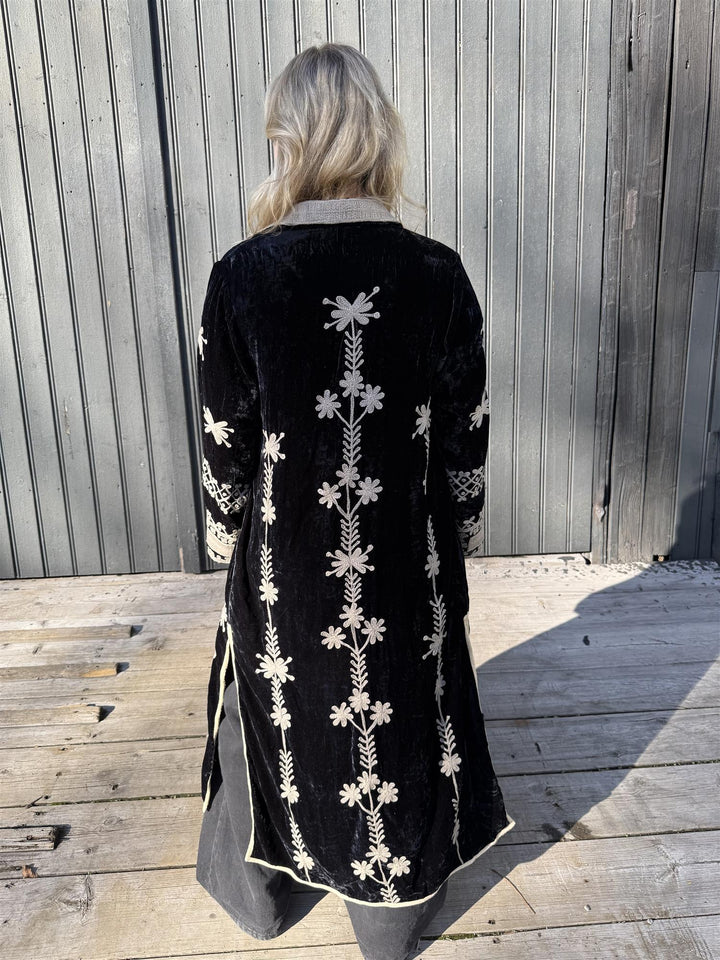 Velvet lang jakke med broderier midnattblå