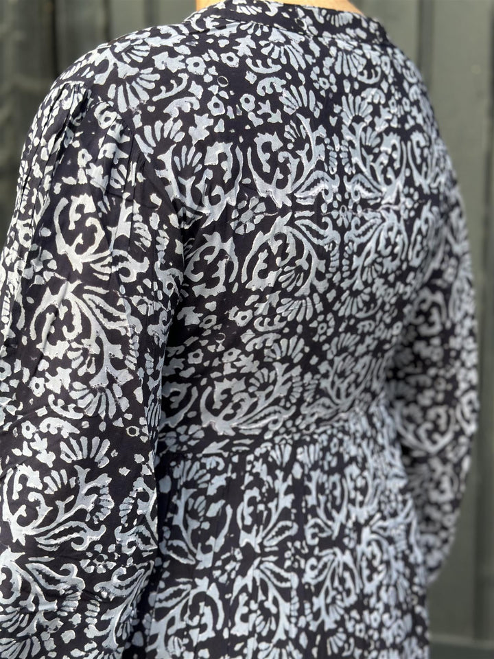 Amora kjole grå & sort mønstret