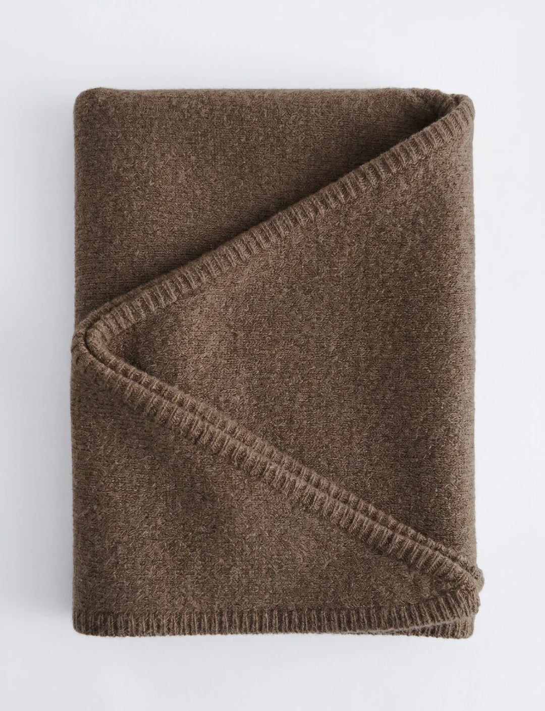 Eleonore stort trekantkjerf 100% cashmere cafe au lait