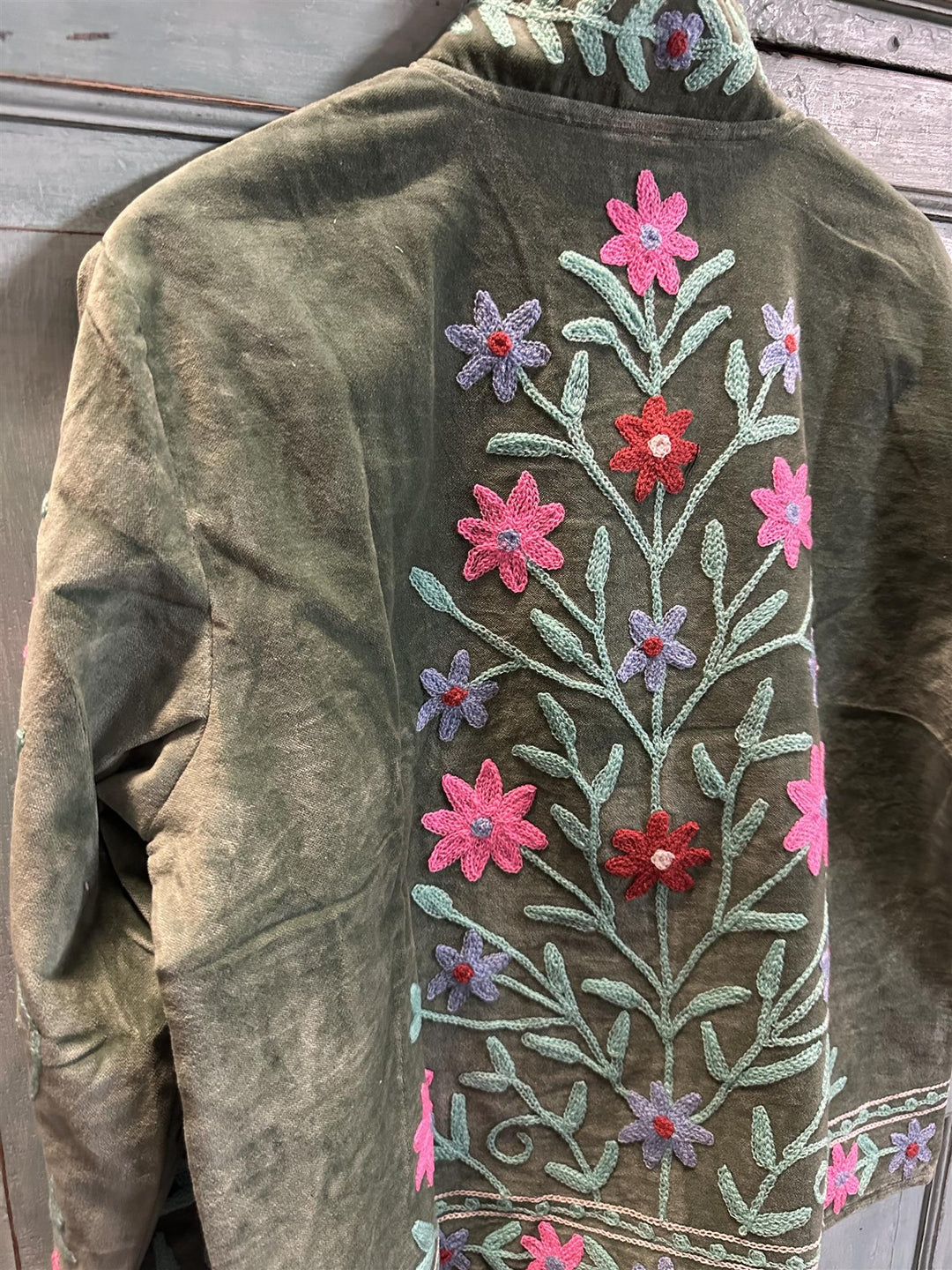 Anouska jakke velur med broderier grønn