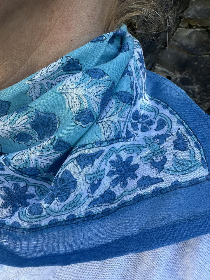 Menton lite skjerf aqua