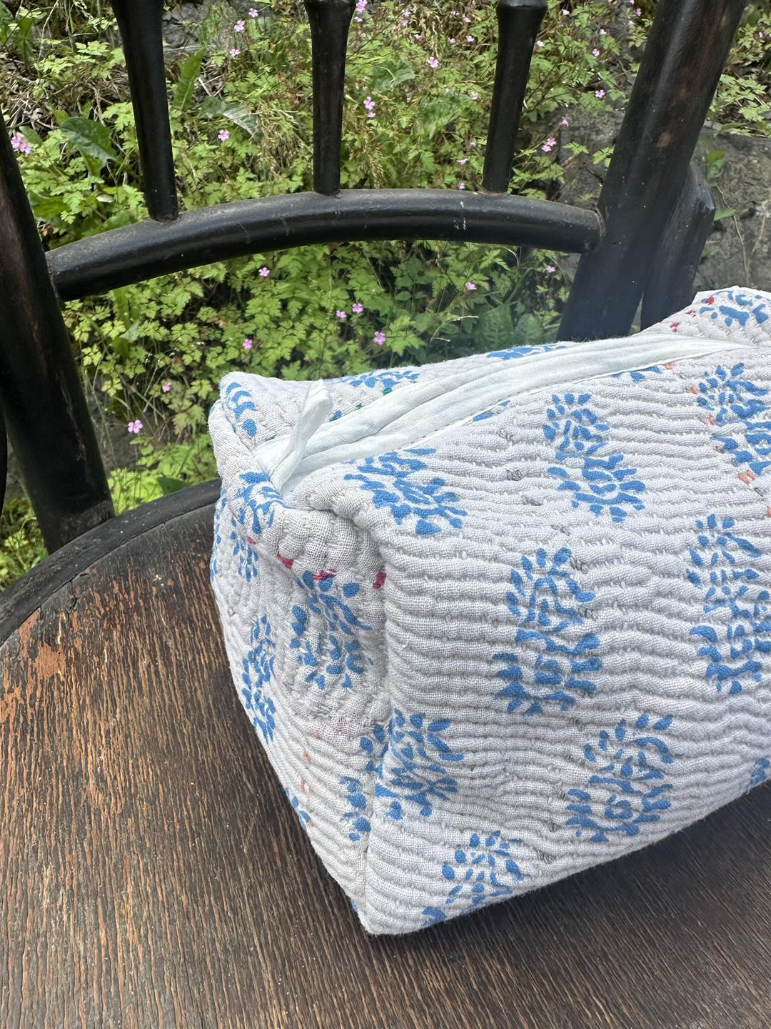 Toalettmappe M vintage kantha stoff hvit Nr 2