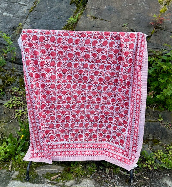 Duk 150 x 250 cm blokktrykket raspberry