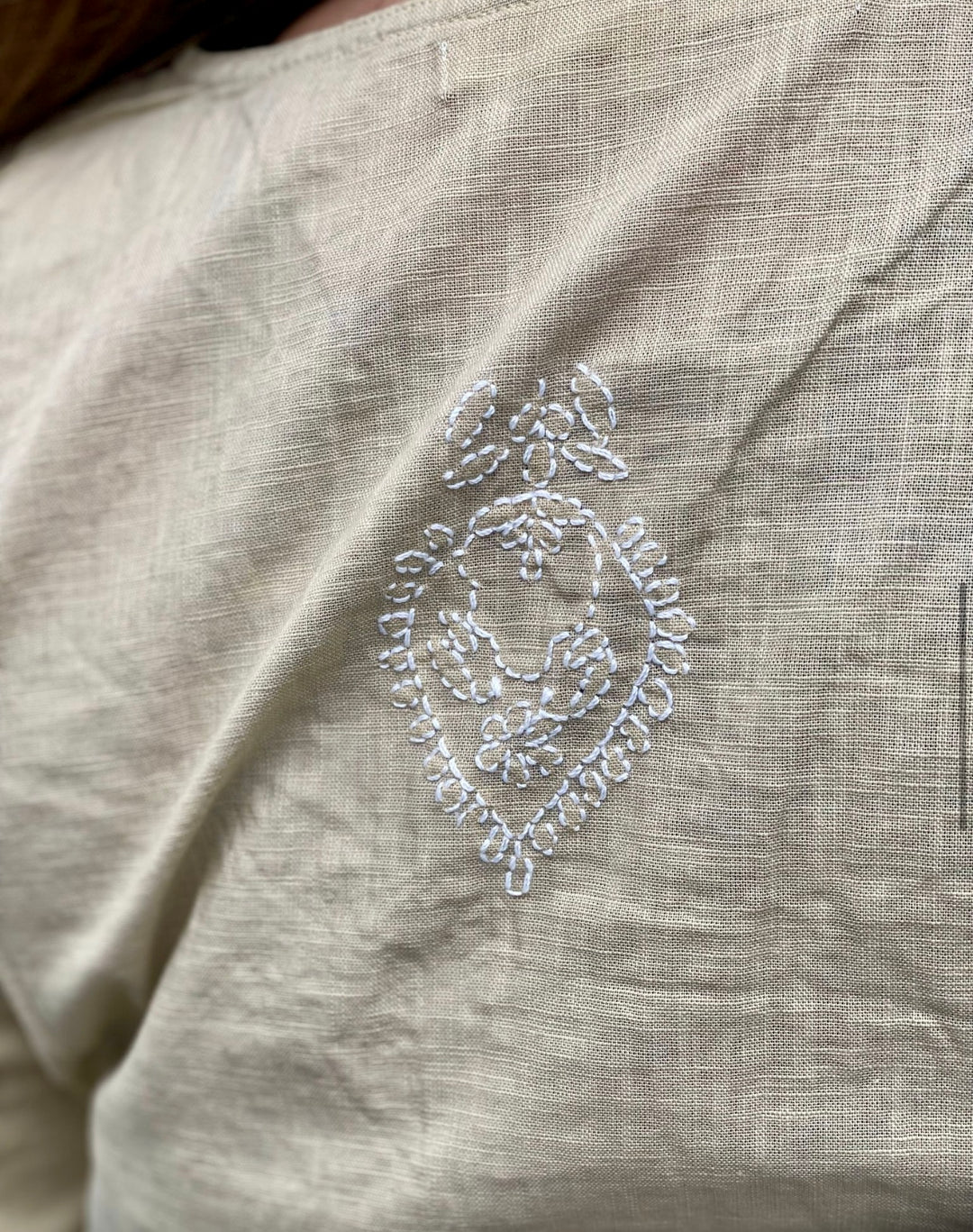 Tunika håndbrodert dijon