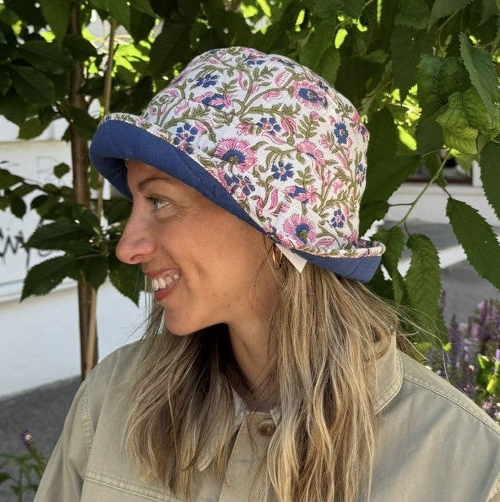 Bøttehatt blomster mønster