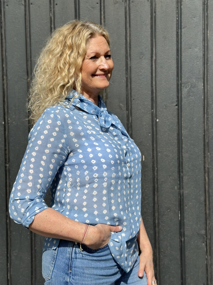 Cecilie bluse bandani sky blue