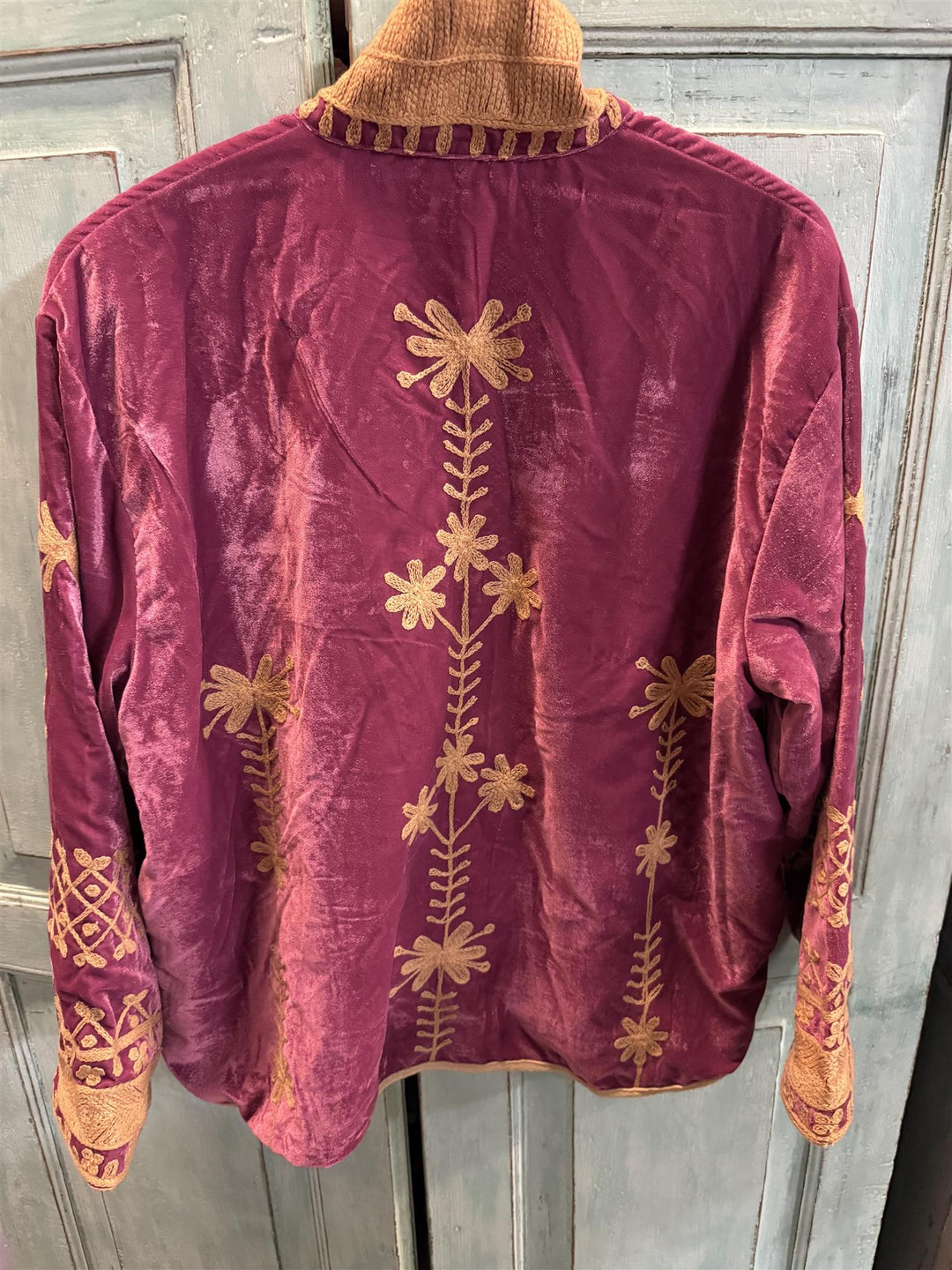 Velvet jakke med broderier lilla