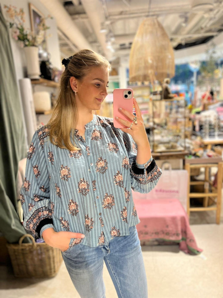 Omara bluse cerulean mist