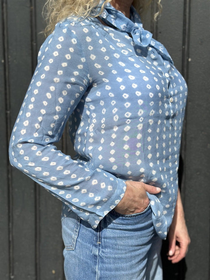 Cecilie bluse bandani sky blue