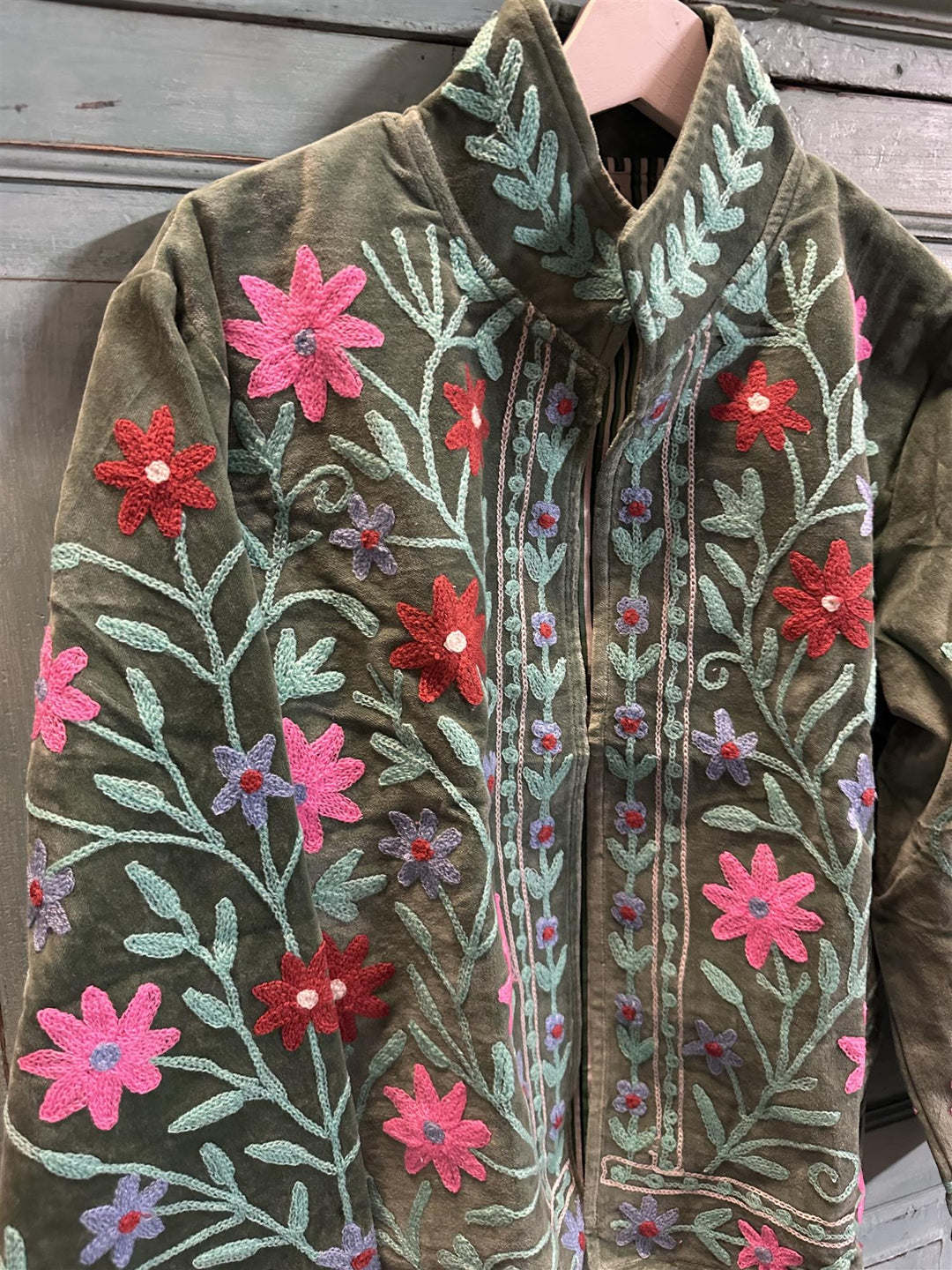 Anouska jakke velur med broderier grønn