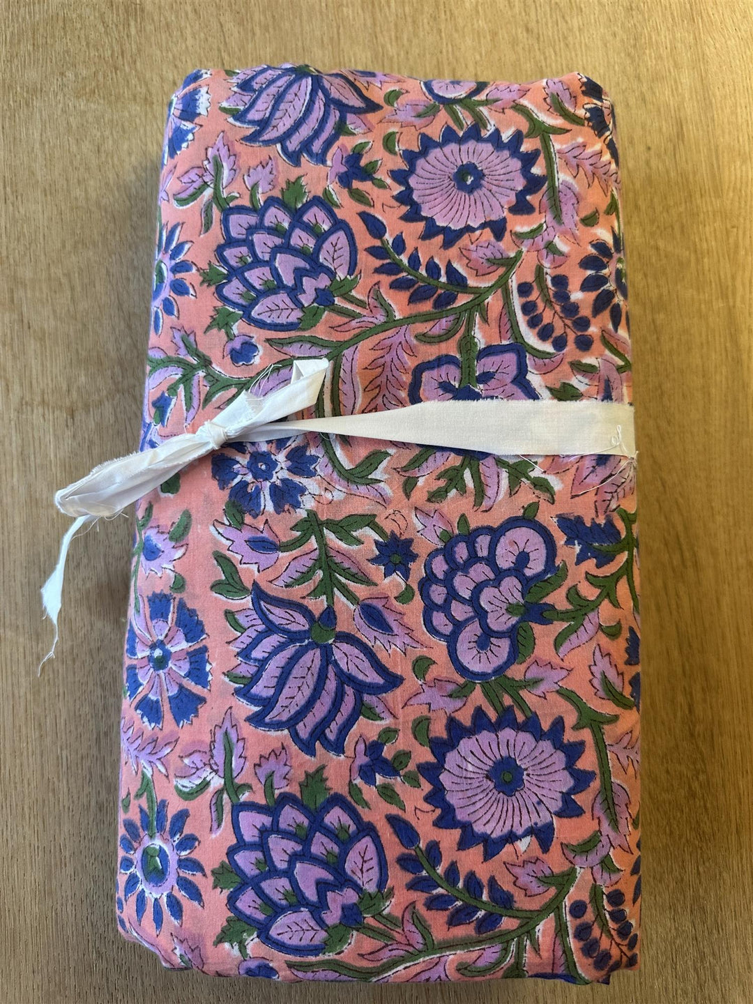 Blokktrykket stoff i metervare 10 meter lengde peachy