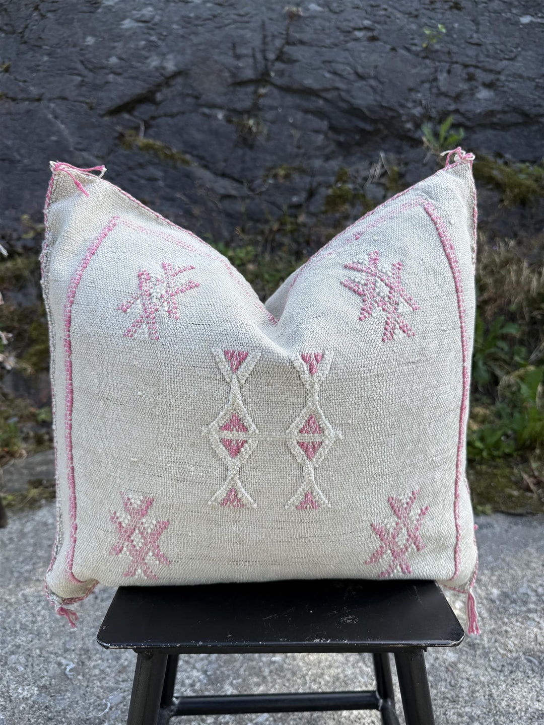 Putetrekk kaktus silke 50 x 50 cm grå m rosa mønster