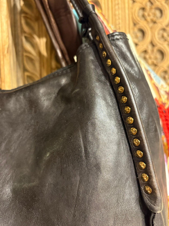 Viola veske med studs sort