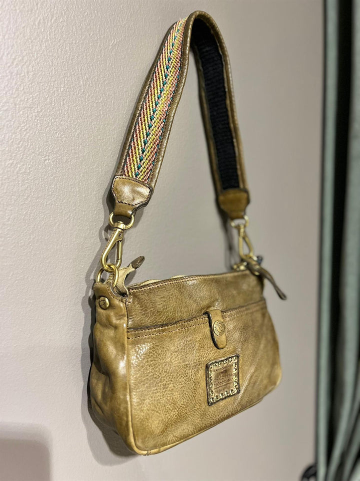 Crossbody med multifarget rem military